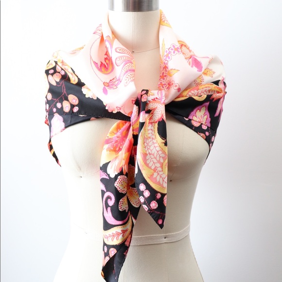 Oscar De La Renta Designer Silk Scarf With A Bouquet of Peonies - Picture 3 of 14